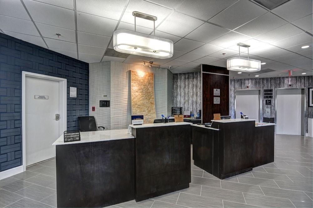 Hotel Western Hanes Mall 3*